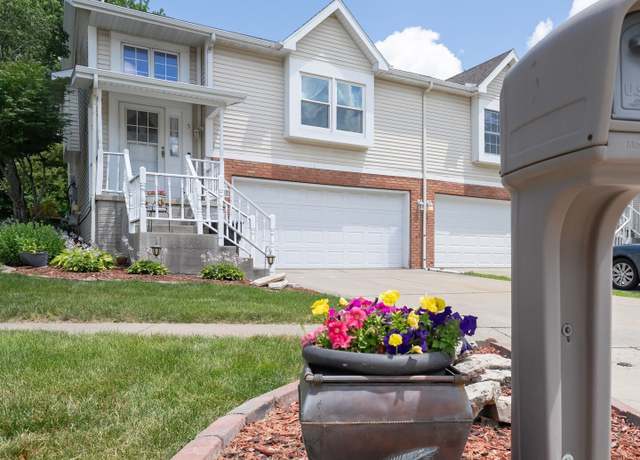 Property at 5 Shire Ct, Bloomington, IL 61701, 3 beds, 2.5 baths