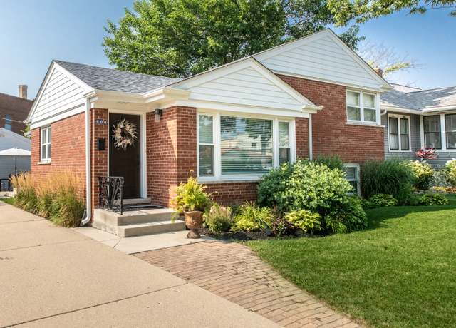 Property at 900 Rowe Ave, Park Ridge, IL 60068, 3 beds, 1.5 baths
