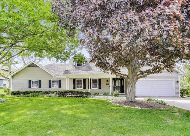 Property at 2481 Benton St, Palatine, IL 60067, 3 beds, 2.5 baths