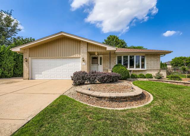 Property at 9100 Oakwood Dr, Tinley Park, IL 60487, 3 beds, 2 baths