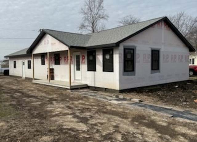 Property at 116 W Diller St, Pontiac, IL 61764, 2 beds, 2 baths