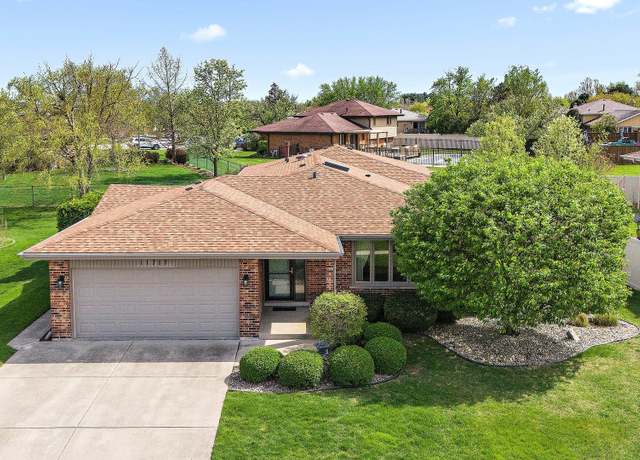 Property at 11717 Brookview Ln, Orland Park, IL 60467, 3 beds, 2.5 baths