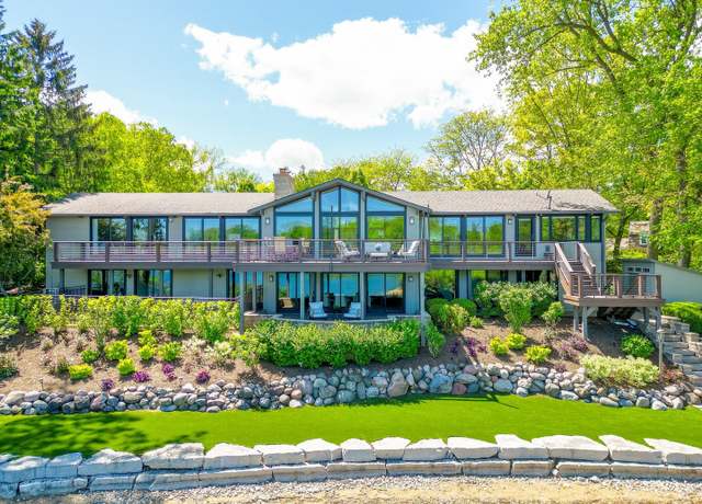 Property at 1120 Sandstone Dr, Libertyville, IL 60048, 6 beds, 4.5 baths
