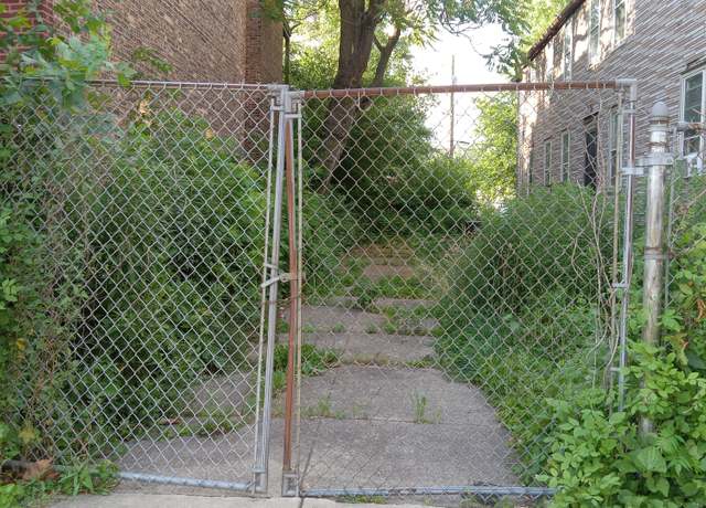 Property at 914 W 50th Pl, Chicago, IL 60609
