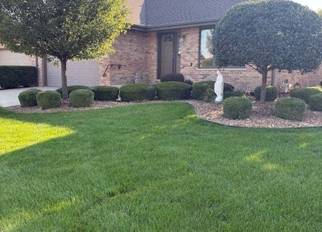 Property at 40 Fairfield Dr, New Lenox, IL 60451, 2 beds, 2.5 baths