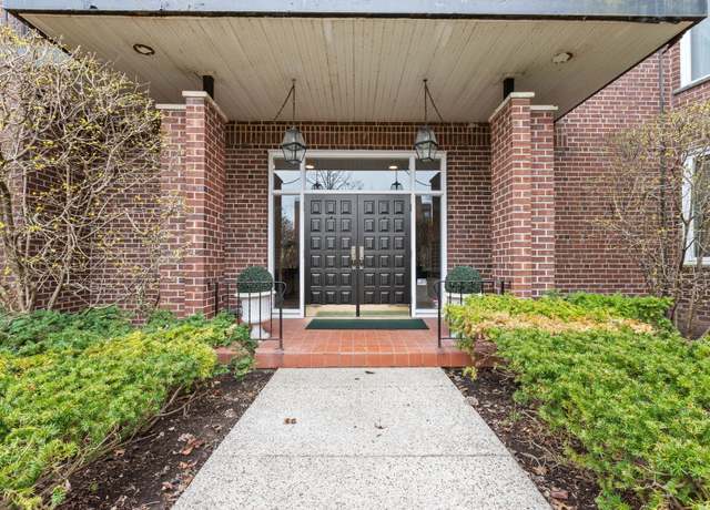 Property at 1290 N Western Ave #301, Lake Forest, IL 60045, 2 beds, 2 baths