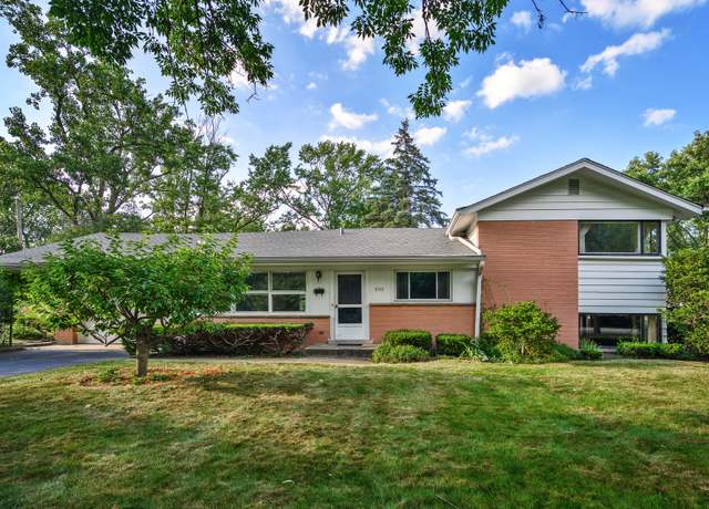 Property at 800 Clover Ct, Glenview, IL 60025, 3 beds, 1.5 baths
