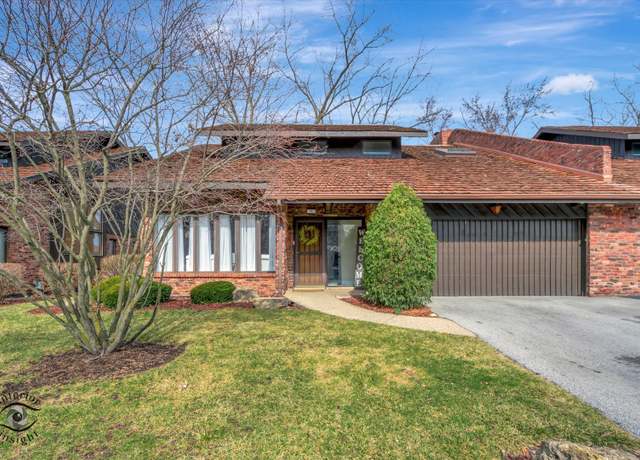 Property at 35 Lucas Dr #35, Palos Hills, IL 60465, 3 beds, 4 baths