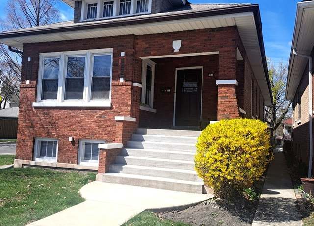 Property at 901 N Harvey Ave, Oak Park, IL 60302, 3 beds, 1 bath