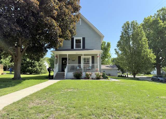Property at 202 17th Ave, Sterling, IL 61081, 3 beds, 1 bath