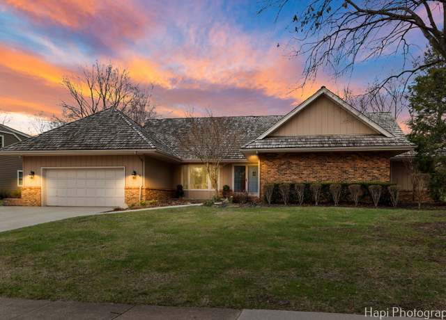 Property at 623 Innsbruck Ct, Libertyville, IL 60048, 4 beds, 3.5 baths