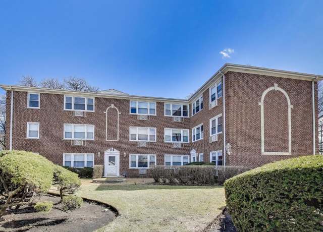 Property at 4855 Dobson St #304, Skokie, IL 60077, 1 bed, 1 bath
