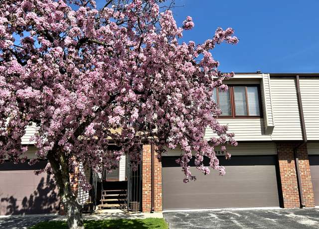 Property at 989 Spring Mill Dr, Hoffman Estates, IL 60169, 3 beds, 2 baths