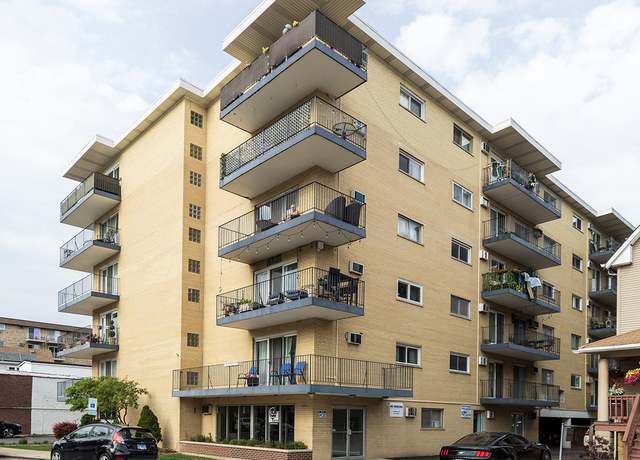 Property at 320 Circle Ave #102, Forest Park, IL 60130, 1 bed, 1 bath