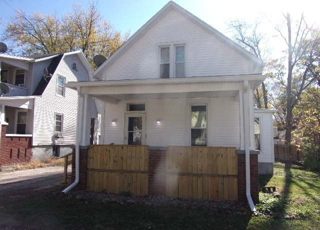 Property at 706 W Front, Bloomington, IL 61701, 3 beds, 3 baths