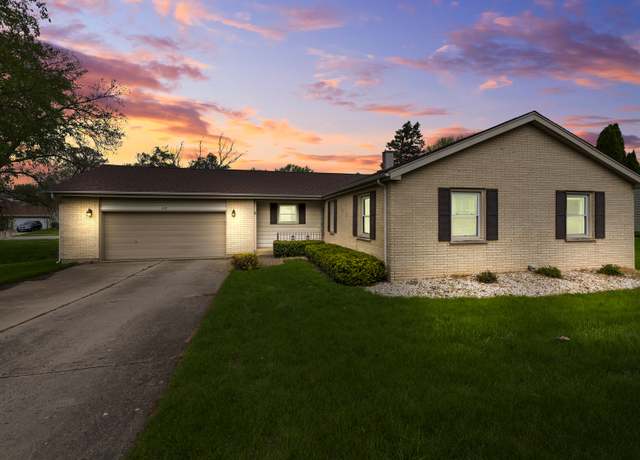 Property at 610 Kensington Dr, Mchenry, IL 60050, 3 beds, 2 baths