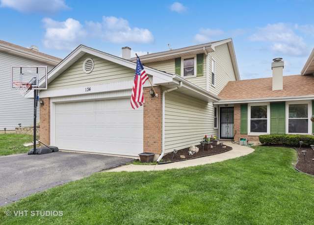 Property at 134 Regency Dr, Lombard, IL 60148, 3 beds, 2.5 baths