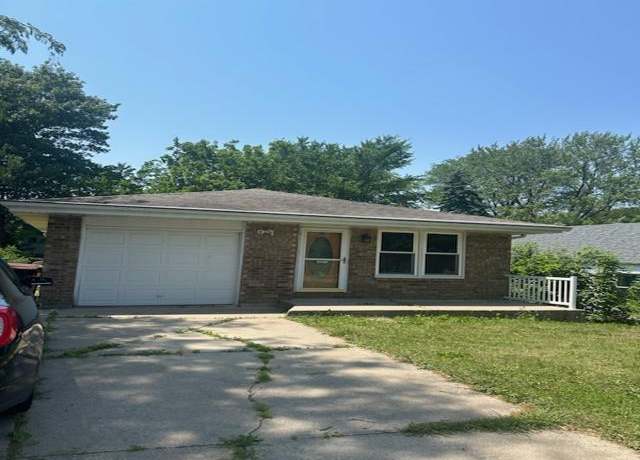 Property at 202 Ridgeview Ave, Rockford, IL 61107, 3 beds, 1.5 baths