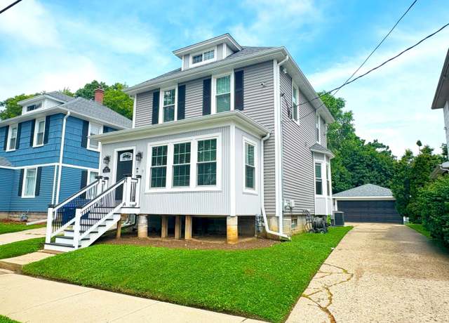 Property at 1107 Palmer Pl, Waukegan, IL 60085, 3 beds, 2.5 baths