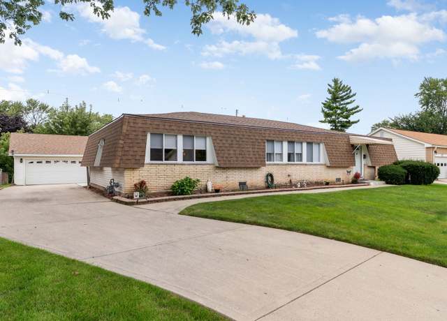 Property at 100 Des Plaines Ln, Hoffman Estates, IL 60169, 3 beds, 2 baths