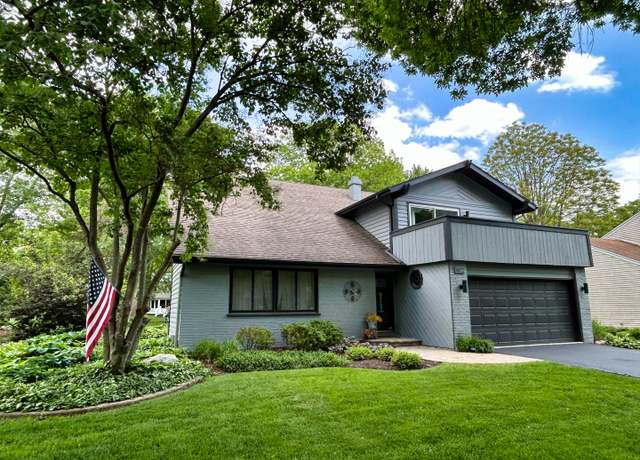 Property at 1622 Indian Knoll Rd, Naperville, IL 60565, 4 beds, 3 baths