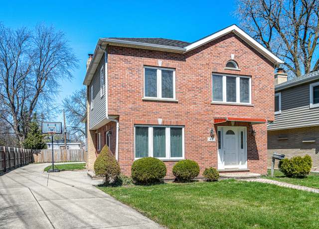 Property at 48 Hackberry Ln, Glenview, IL 60025, 5 beds, 2.5 baths