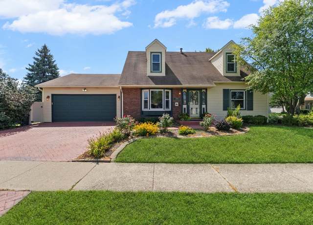 Property at 388 Canyon Trl, Carol Stream, IL 60188, 5 beds, 2 baths