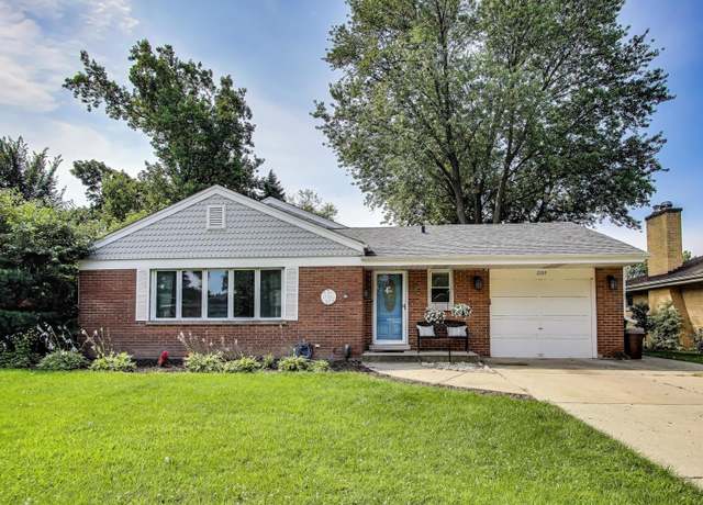 Property at 1109 W Pendleton Pl, Mount Prospect, IL 60056, 3 beds, 2.5 baths