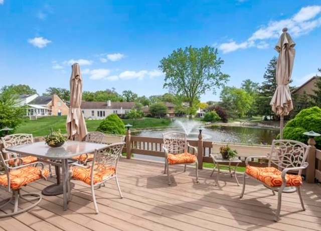 Property at 9081 Del Prado Dr, Palos Hills, IL 60465, 3 beds, 3.5 baths