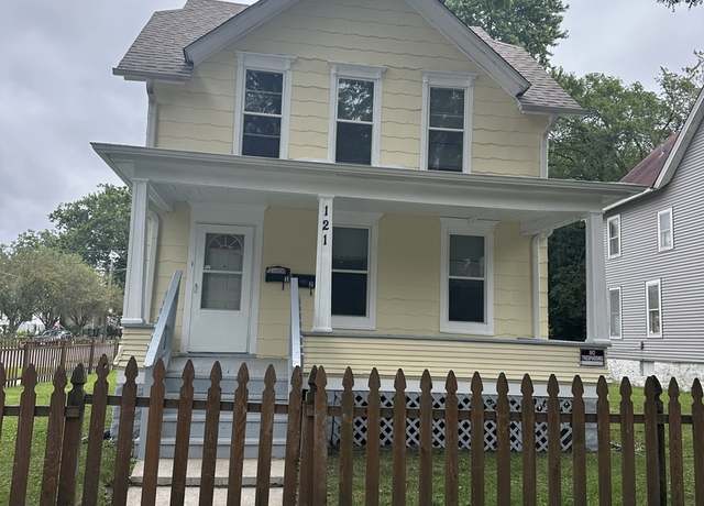 Property at 121 N Smith St, Aurora, IL 60505, 3 beds, 2 baths
