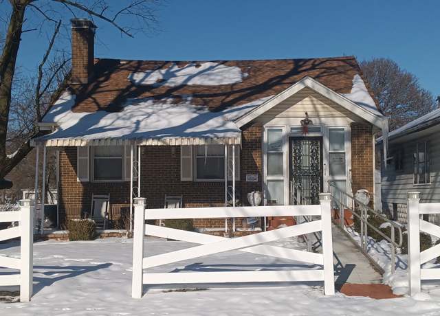 Property at 1404 E Locust St, Decatur, IL 62521, 4 beds, 3 baths