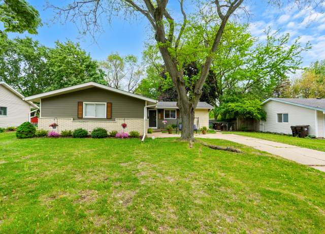 Property at 703 Coventry Ln, Crystal Lake, IL 60014, 4 beds, 2 baths