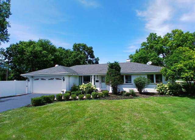 Property at 5625 Ridgewood Dr, Western Springs, IL 60558, 3 beds, 2 baths