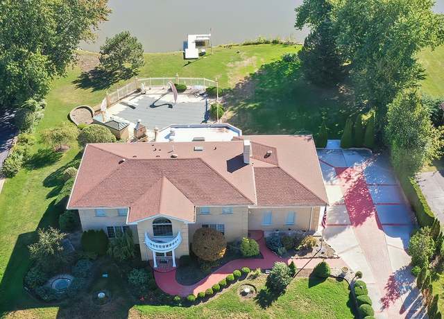 Property at 2125 Harrow Gate Dr, Inverness, IL 60010, 4 beds, 3 baths
