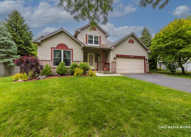 Property at 680 Maple Trl, Bolingbrook, IL 60490, 3 beds, 2.5 baths
