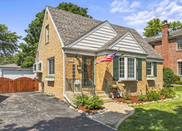 Property at 2140 Walnut Ct, Glenview, IL 60025, 4 beds, 2 baths
