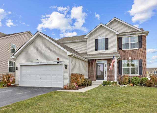 Property at 1902 Roseland Ln, Hoffman Estates, IL 60192, 4 beds, 2.5 baths