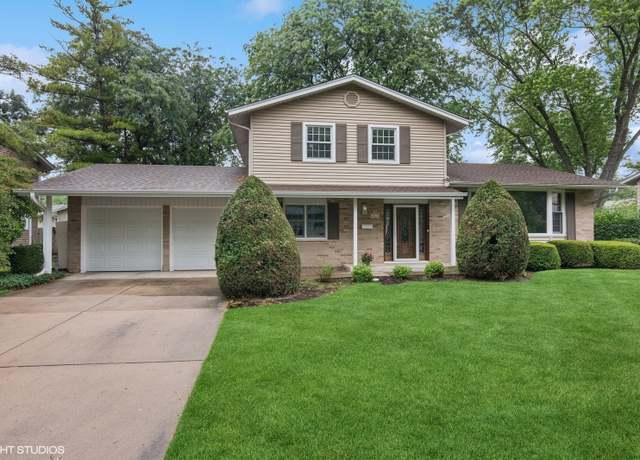 Property at 911 E Sayles Dr, Palatine, IL 60074, 4 beds, 2.5 baths