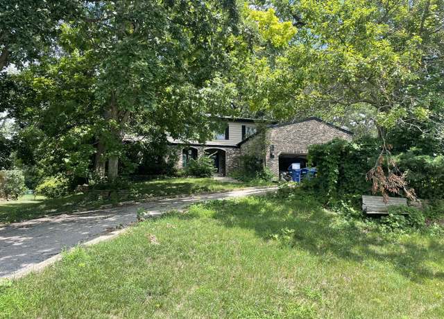 Property at 5201 Riverview Dr, Lisle, IL 60532, 4 beds, 3.5 baths