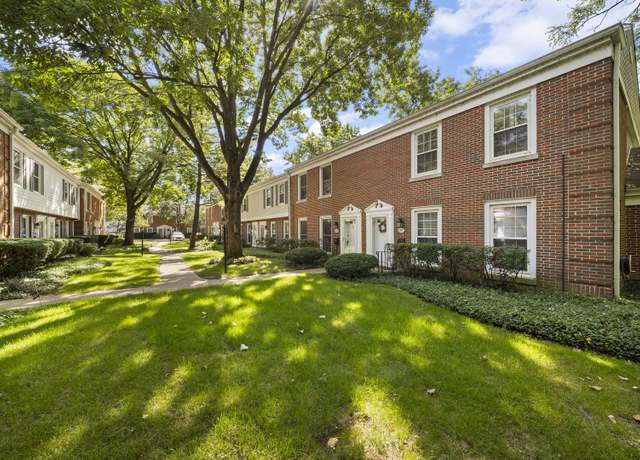 Property at 1531 Pebblecreek Dr, Glenview, IL 60025, 3 beds, 2.5 baths