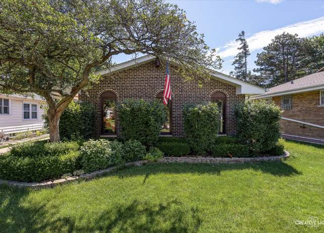 Property at 205 S Lodge Ln, Lombard, IL 60148, 3 beds, 3 baths