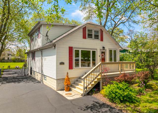 Property at 4046 Fairview Ave, Downers Grove, IL 60515, 4 beds, 2 baths