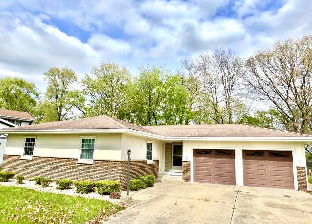 Property at 4 J St, Streator, IL 61364, 4 beds, 2.5 baths