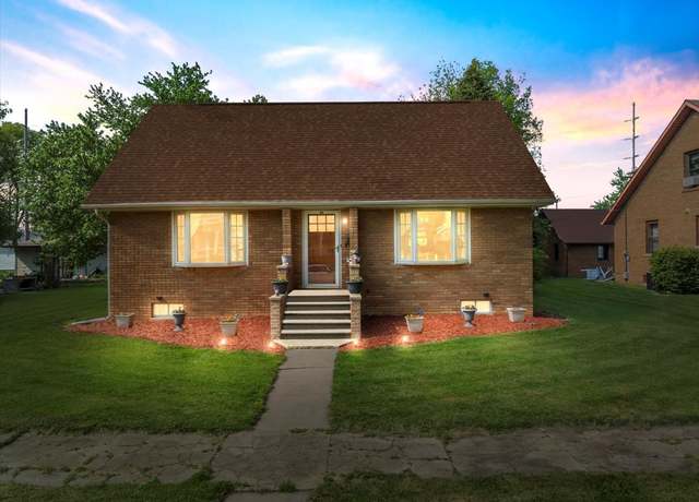 Property at 304 W Elm St, Fairbury, IL 61739, 3 beds, 2 baths