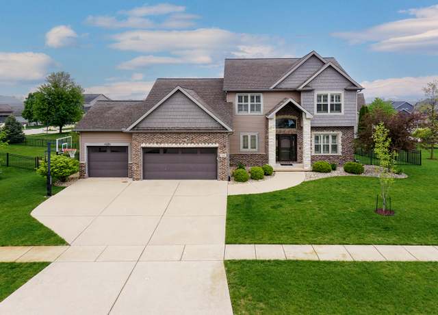 Property at 5108 Londonderry Rd, Bloomington, IL 61705, 5 beds, 3.5 baths
