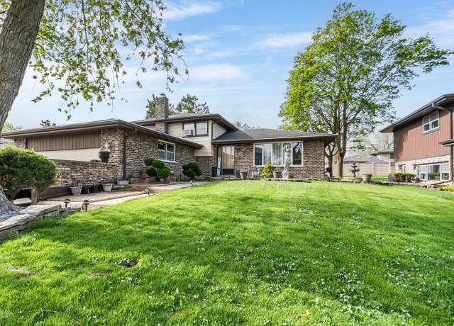 Property at 10436 S Kathy Ct, Palos Hills, IL 60465, 3 beds, 2 baths
