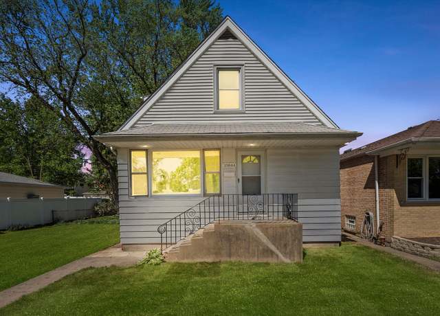 Property at 10846 S Sacramento Ave, Chicago, IL 60655, 5 beds, 3 baths