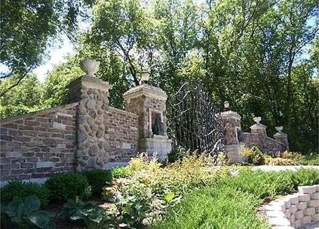 Property at 7001 Foxfire Dr, Crystal Lake, IL 60012