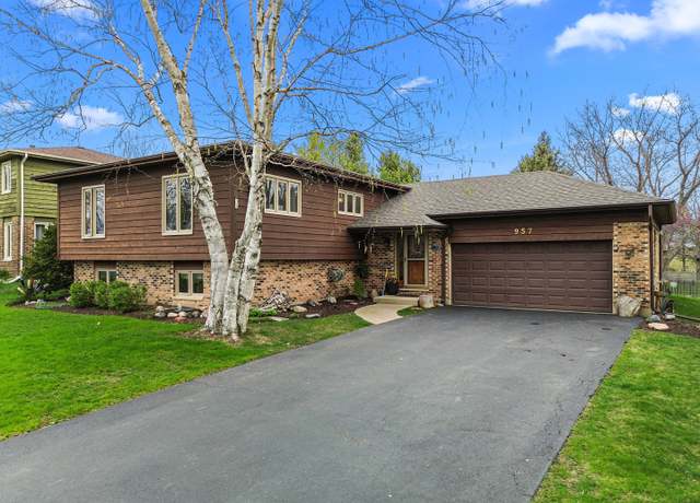 Property at 957 Saint Johns Rd, Woodstock, IL 60098, 4 beds, 2.5 baths