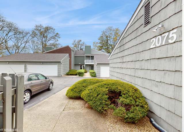 Property at 2075 Creekside Dr Unit 2-3, Wheaton, IL 60189, 2 beds, 2 baths